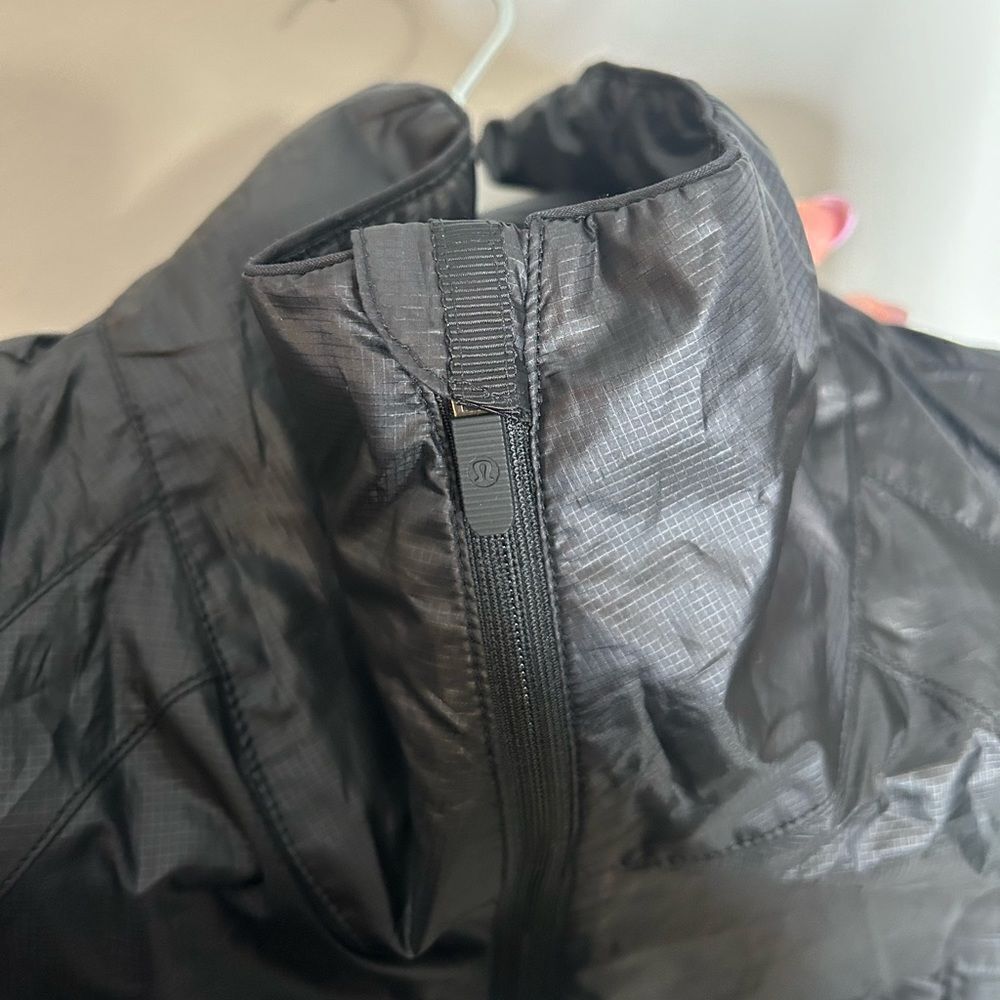 Lululemon Run With It Jacket - Picture 11 of 11